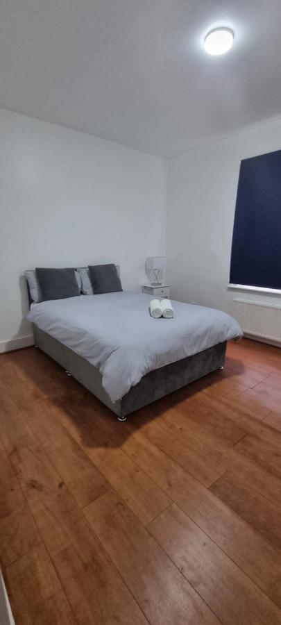 Cricklewood Broadway Guest Home Londra Esterno foto
