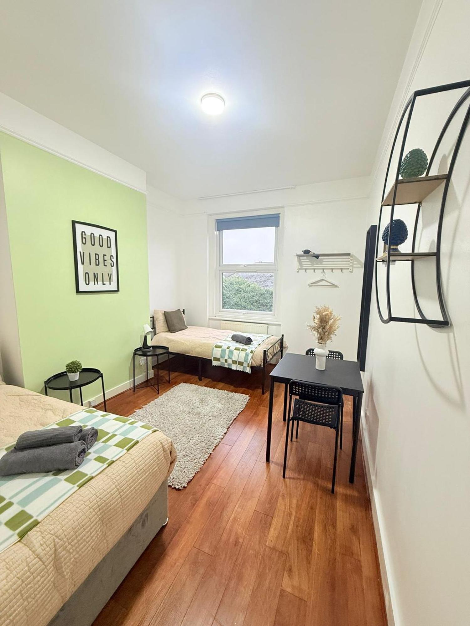 Cricklewood Broadway Guest Home Londra Esterno foto