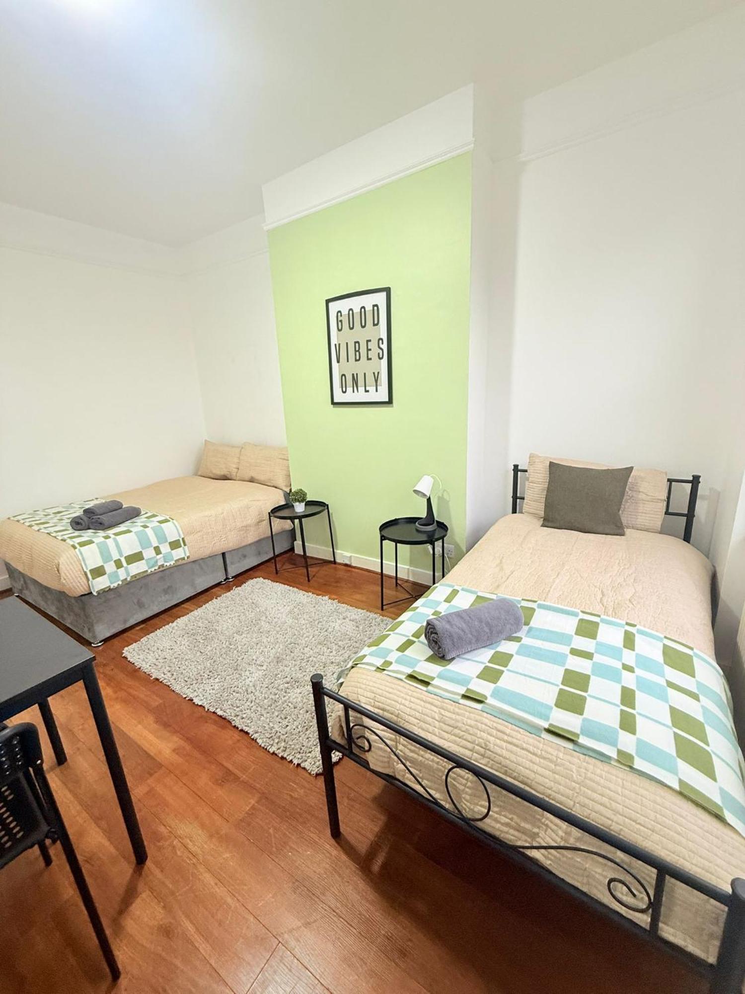 Cricklewood Broadway Guest Home Londra Esterno foto