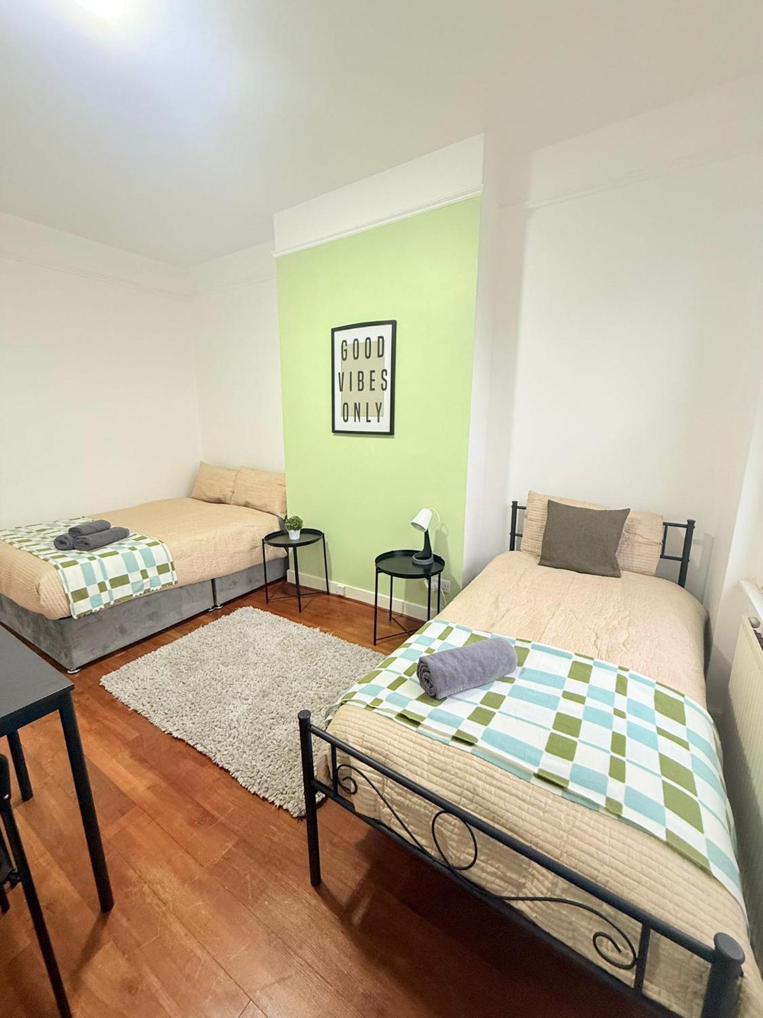 Cricklewood Broadway Guest Home Londra Esterno foto