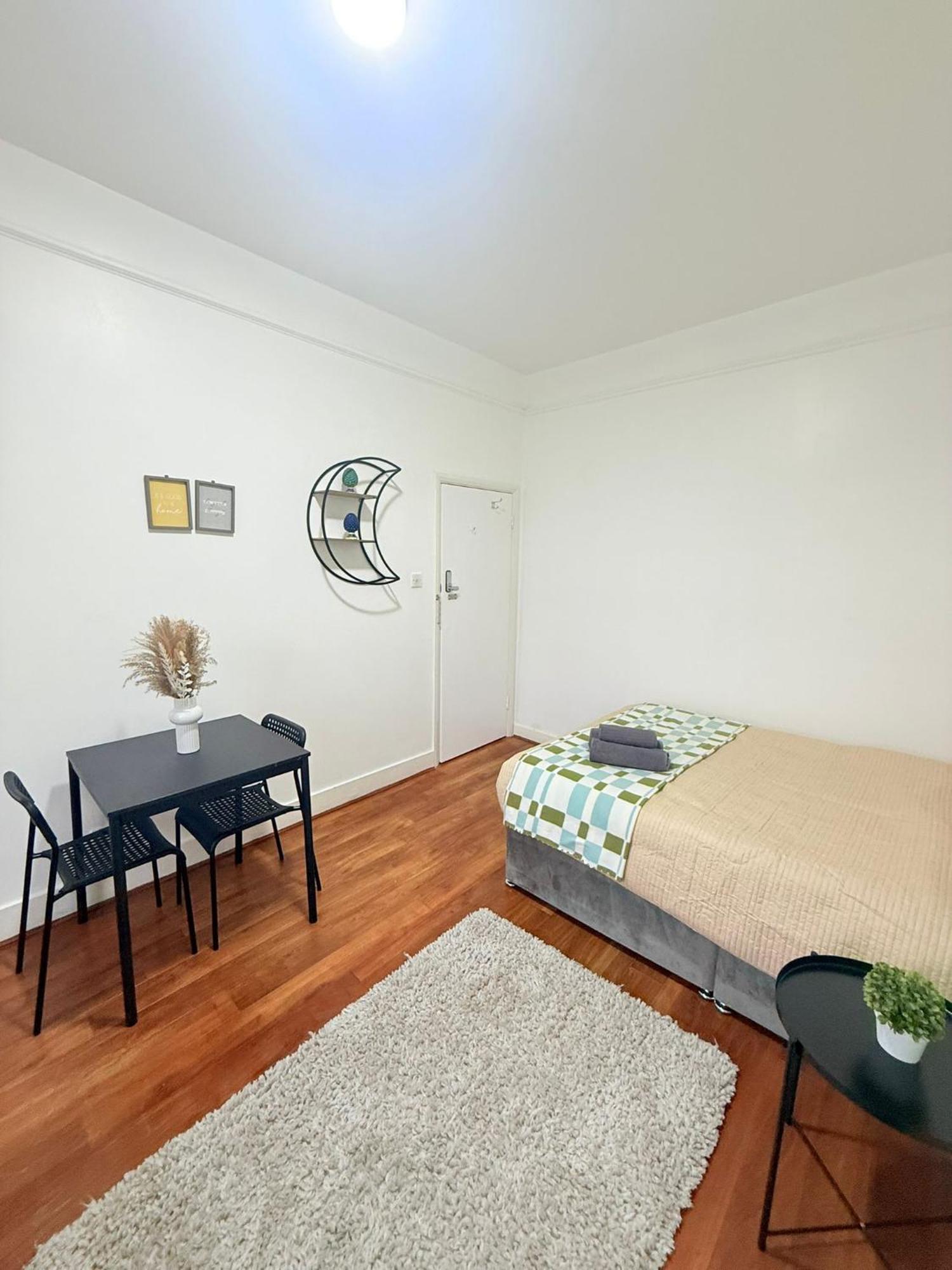 Cricklewood Broadway Guest Home Londra Esterno foto