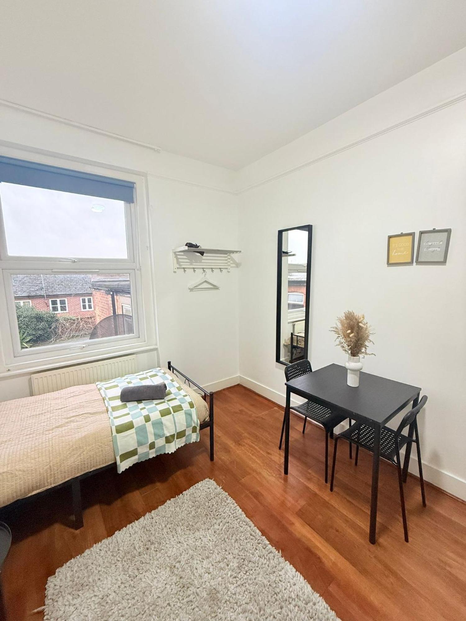 Cricklewood Broadway Guest Home Londra Esterno foto