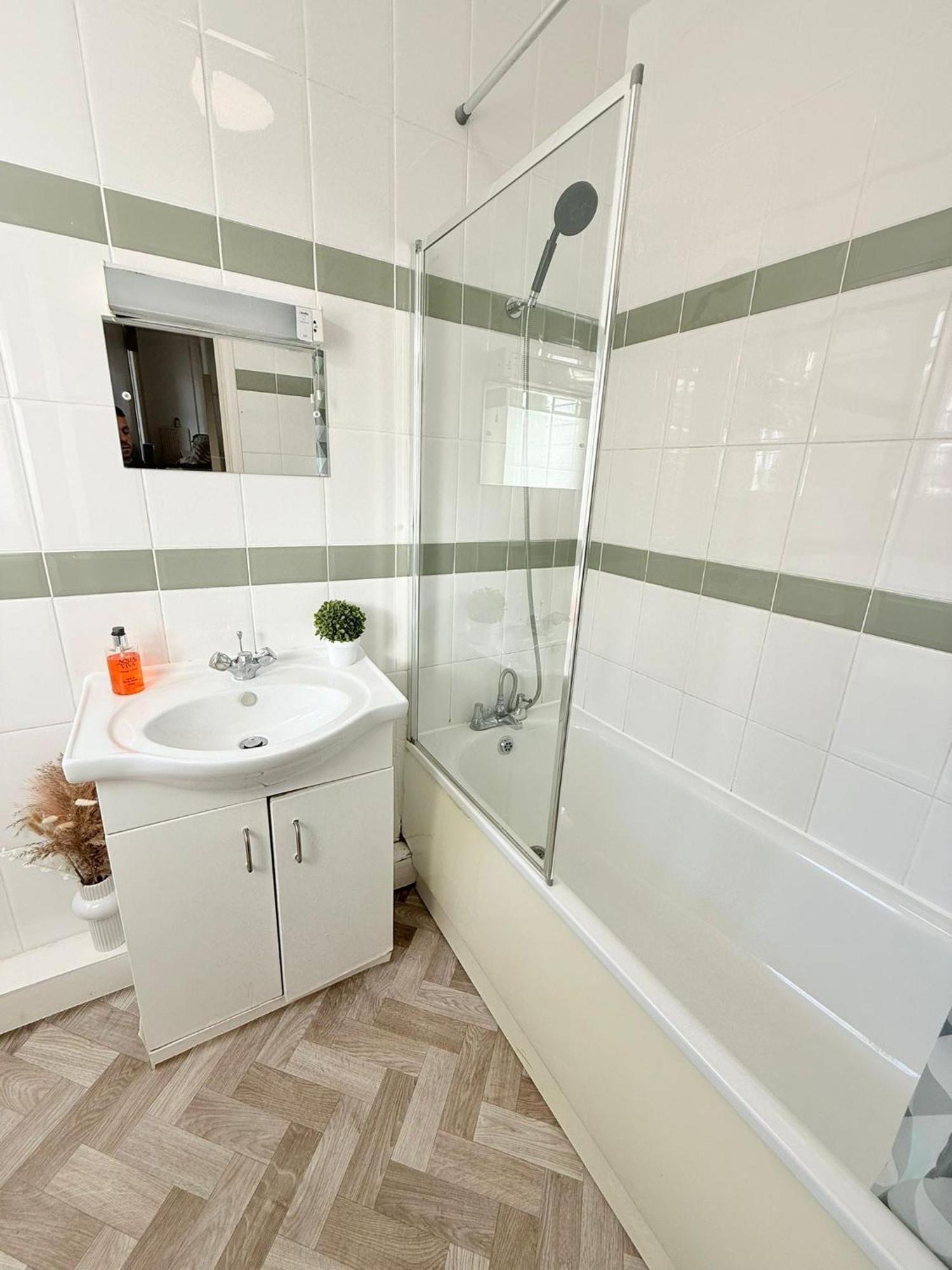 Cricklewood Broadway Guest Home Londra Esterno foto