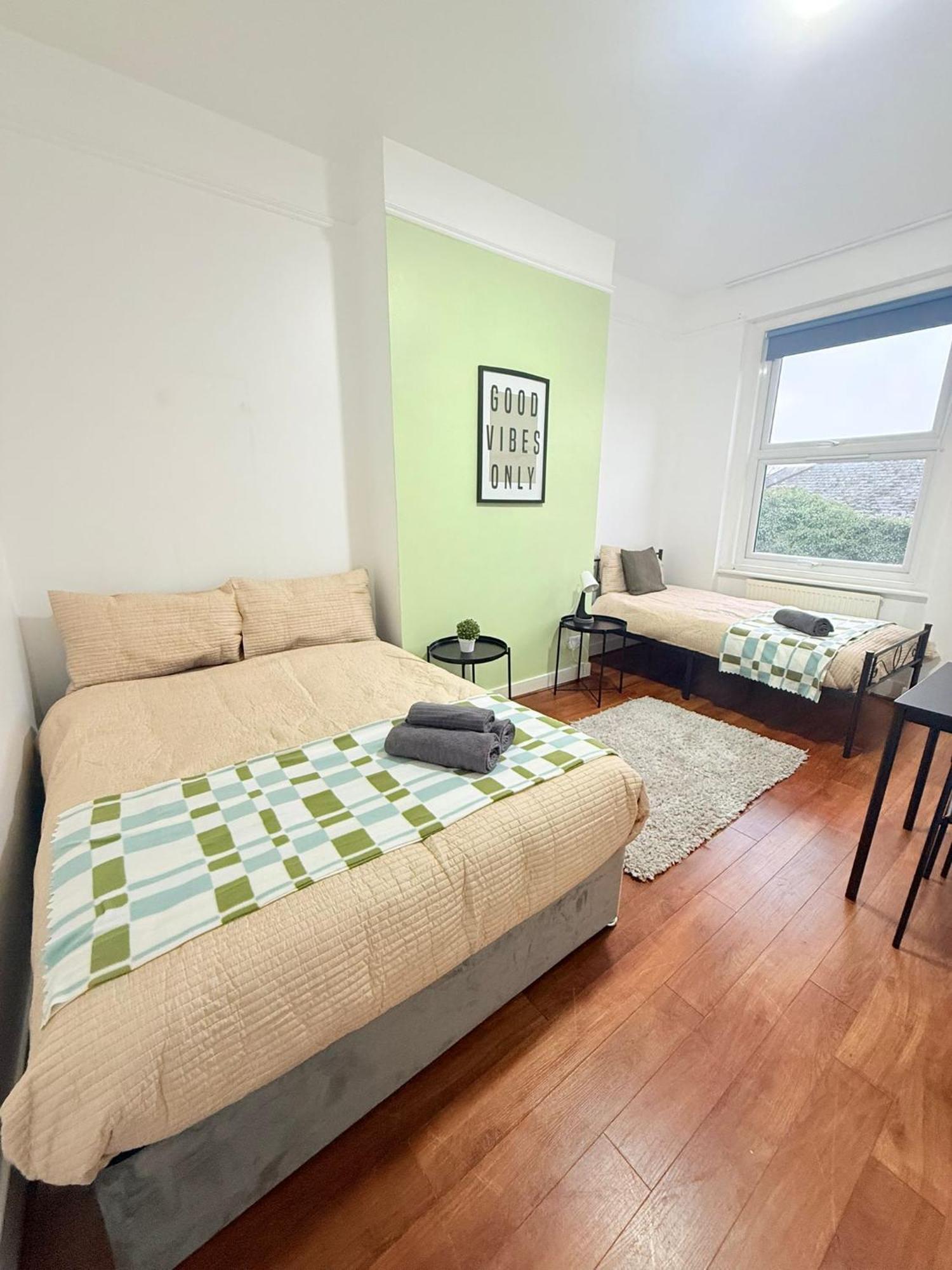 Cricklewood Broadway Guest Home Londra Esterno foto