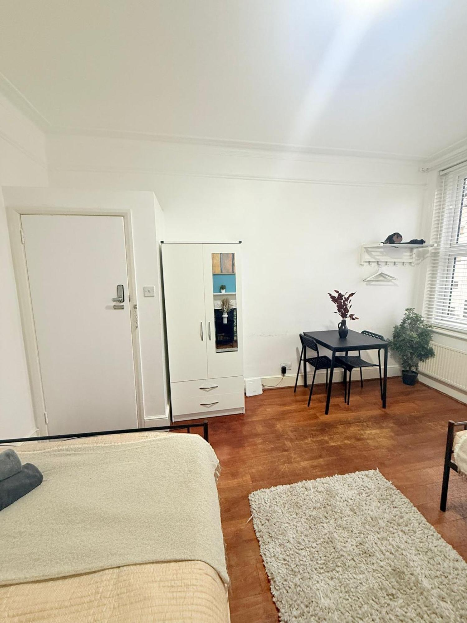 Cricklewood Broadway Guest Home Londra Esterno foto