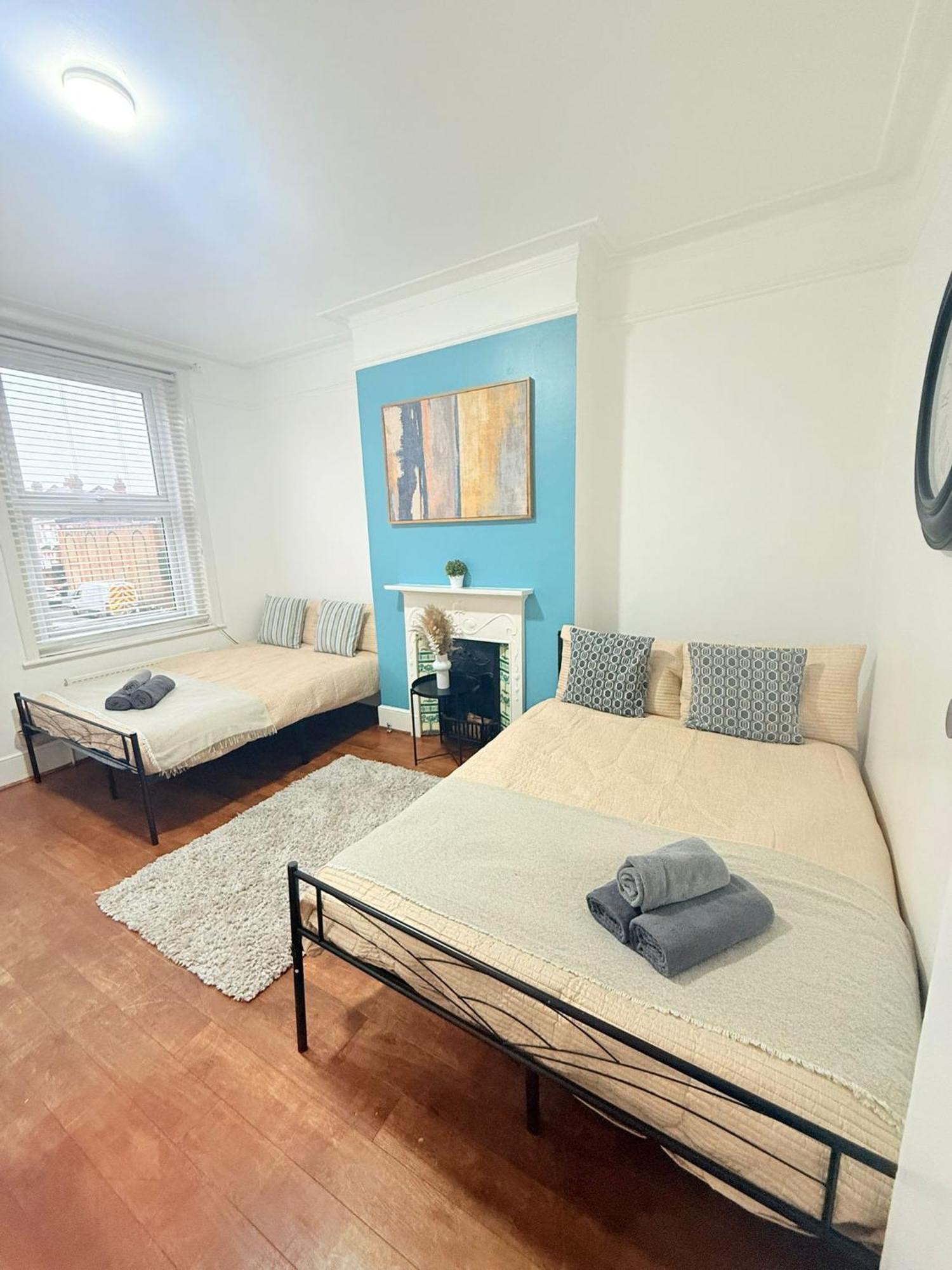 Cricklewood Broadway Guest Home Londra Esterno foto