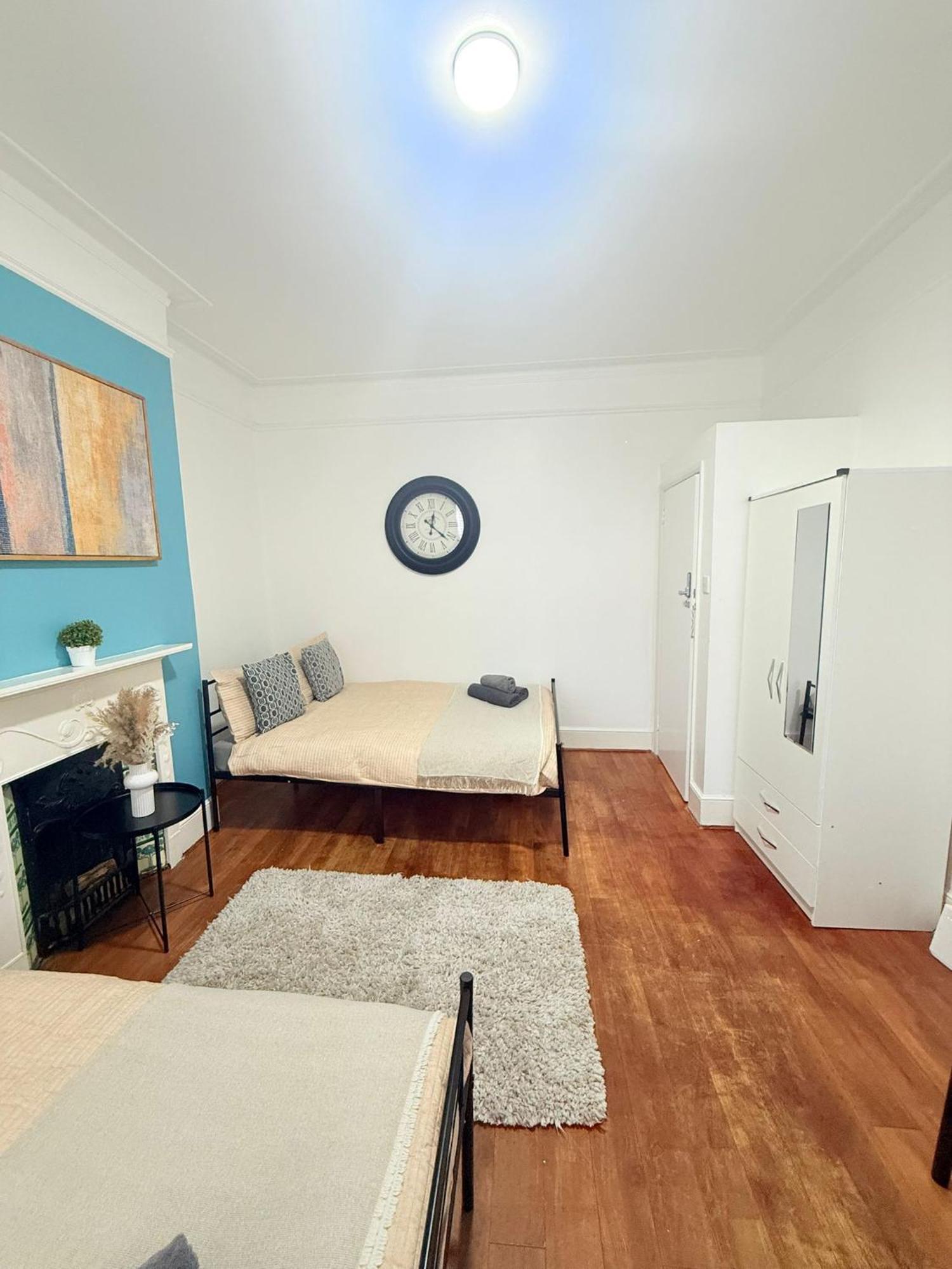 Cricklewood Broadway Guest Home Londra Esterno foto